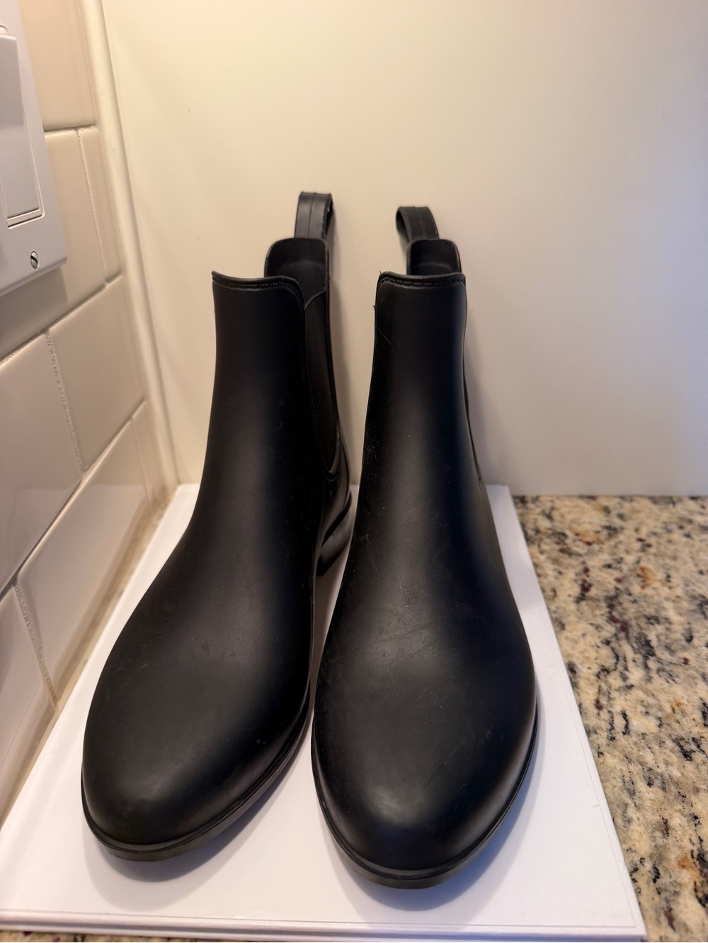 🩷 J Crew Women's Black Chelsea Ankle Booties - Sleek Slip-On Design Size 7